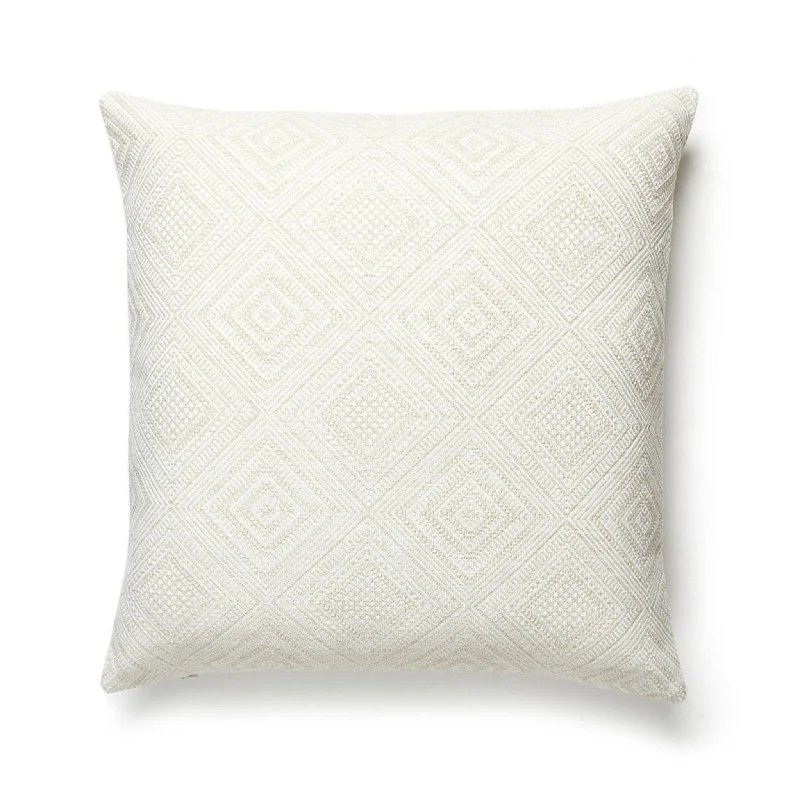 Outdoor Antigua Woven Geometric Pattern Decorative Throw Pillow in Alabaster